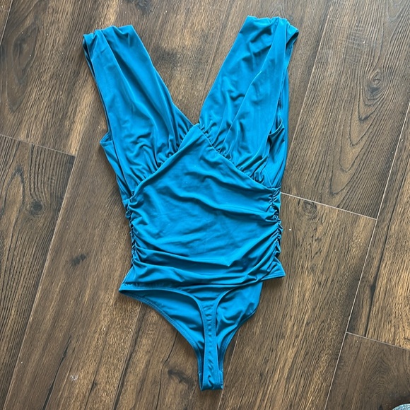 Express Plunging Neckline Bodysuit - Picture 3 of 4